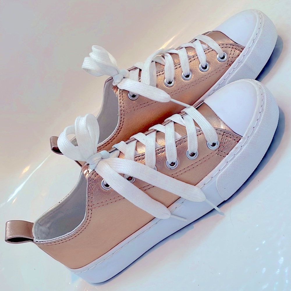 NWOT Primark Rose Gold & White Metallic Women’s Sneakers (Size 5)